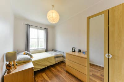 Bright and Spacious Double Room &pound;800, Caledonian R Main Photo