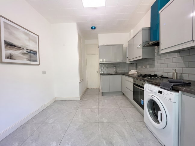 A beautiful 3 bedroom property in Bromley, BR1 Main Photo
