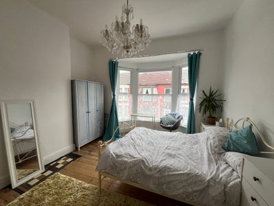 Cosy quiet rooms in leafy location close to city Main Photo