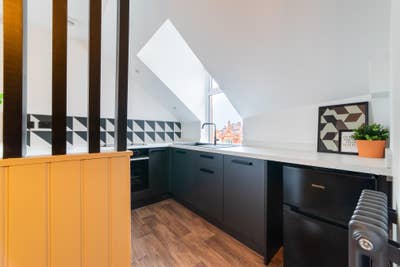🥝 Self Contained Studio - Best Location! Main Photo