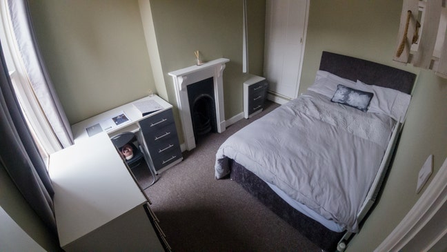 Lovely 3 bed, 2 bathroom home - off London Road  Main Photo