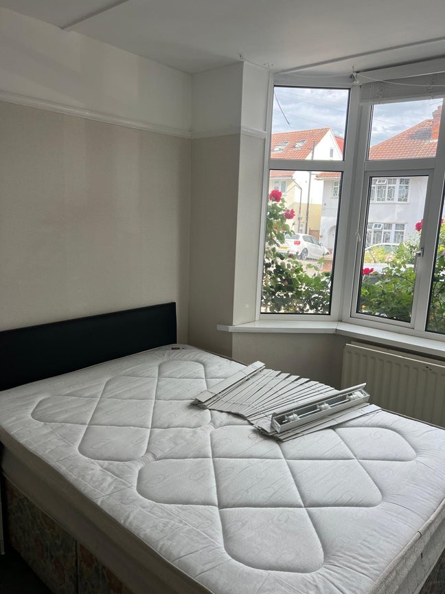 Double bedroom to rent downstairs  Main Photo