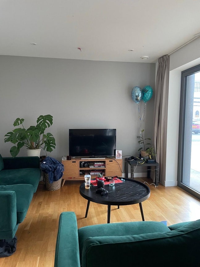 Room to rent in East Village Main Photo