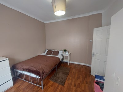 **Premium Double Room,15 Mins Walk To Station** Main Photo