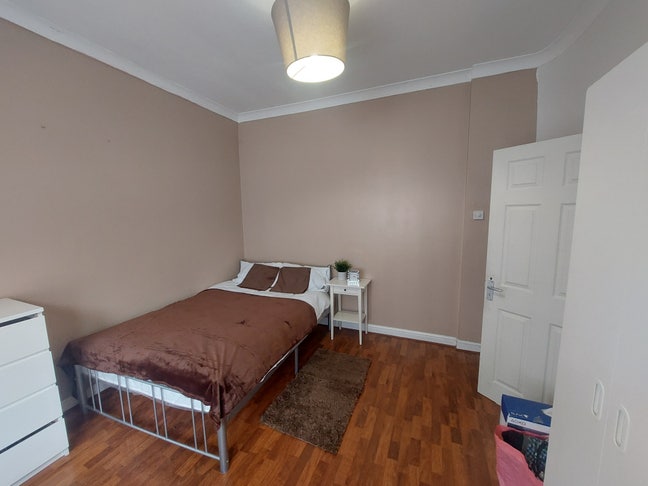 **Premium Double Room,15 Mins Walk To Station** Main Photo