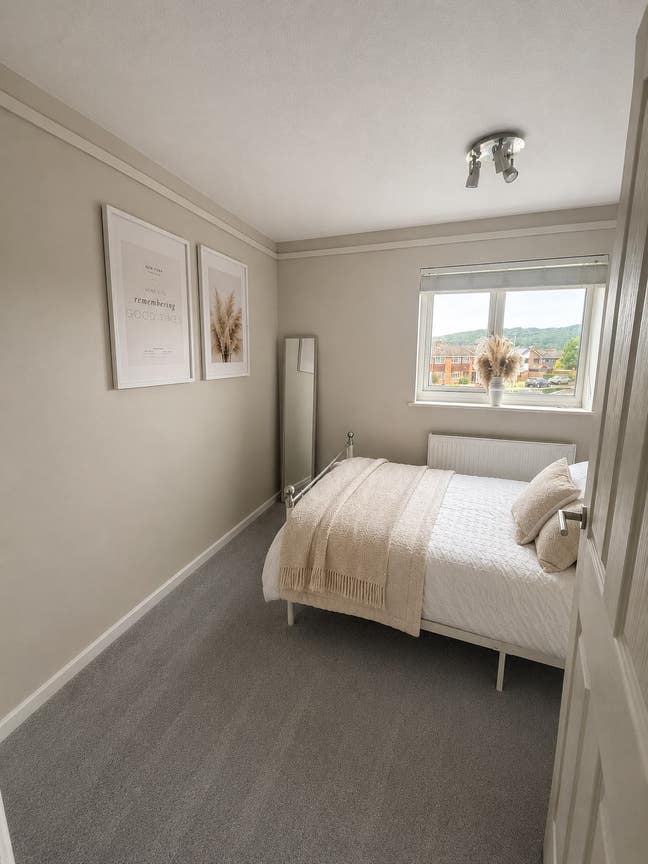 Fully furnished Room to rent in Nailsea Main Photo