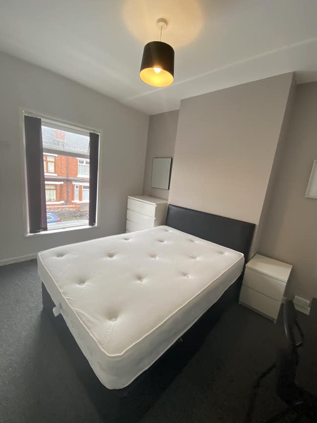 Ensuite Double Room - Brooklyn Street, Crewe Main Photo