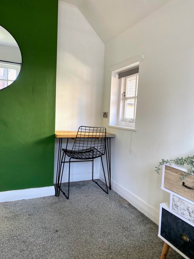Ensuite room -5 mins from train station/centre Main Photo