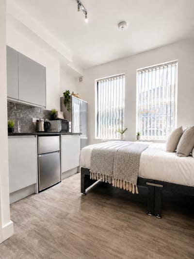 Modern En-Suite Studio Room on Oundle Road Main Photo