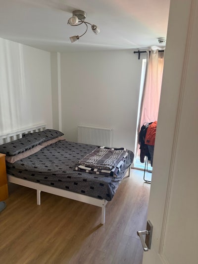 One ensuite clean room Main Photo