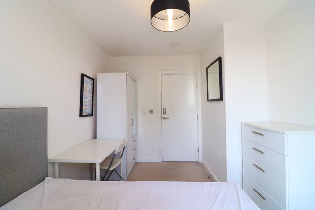 Modern Flat in SE10 - Last Room Available! Main Photo