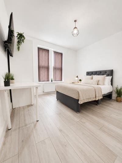 Spacious En-Suite Studio with Private Kitchenette Main Photo