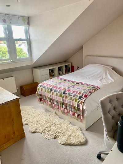 Double room in beautiful family home  Main Photo