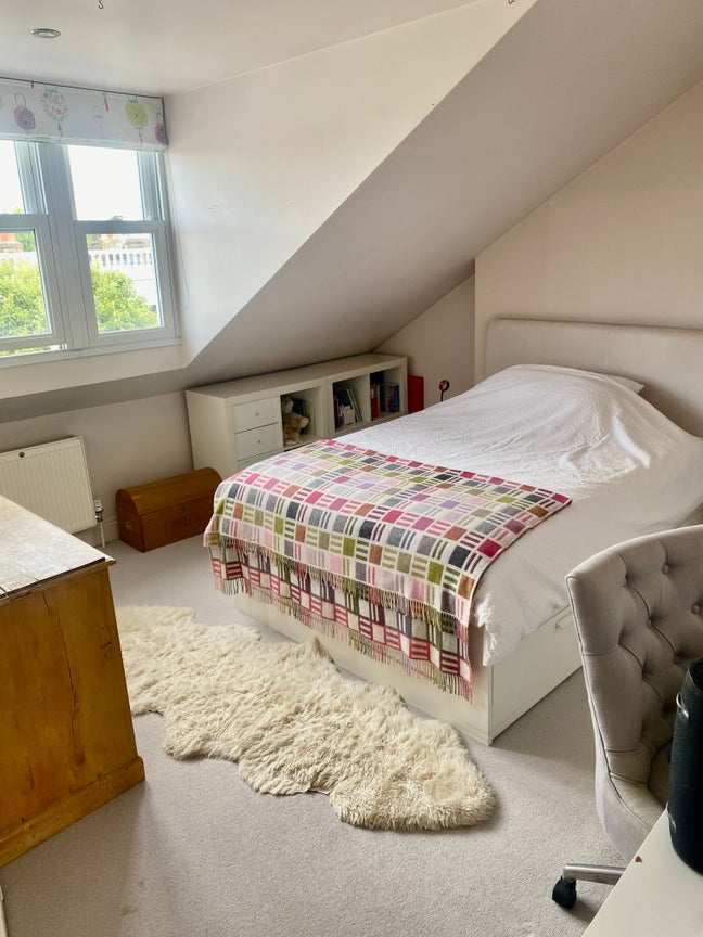 Double room in beautiful family home  Main Photo
