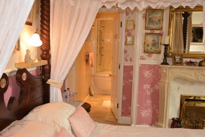 Former  Boutique  Hotel  &pound;600 All Bills Included.  Main Photo