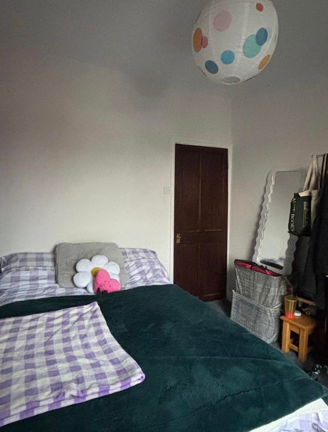 Room Close to City Center! Main Photo