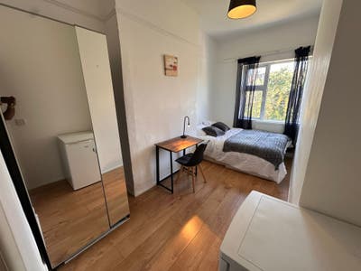 Large Double Rooms All Bills Included Main Photo