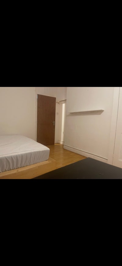 Cozy Double Bedroom  Main Photo