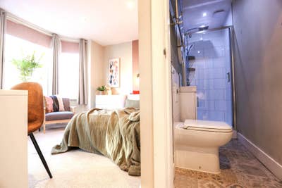 5* en-suite room, near Hospital & Chester centre  Main Photo