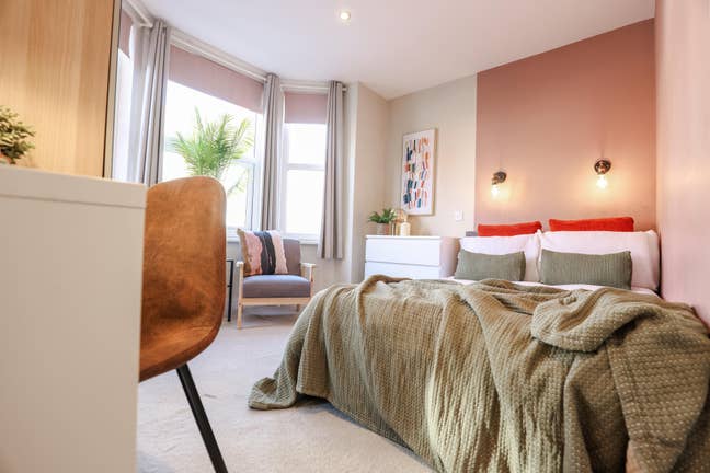 5* en-suite room, near Hospital & Chester centre  Main Photo