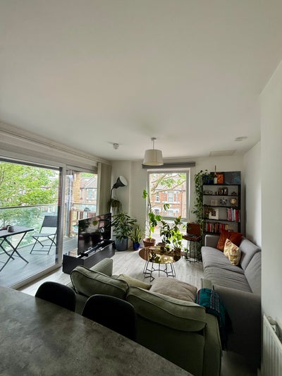 Ensuite double room - 2 mins from tube! Main Photo