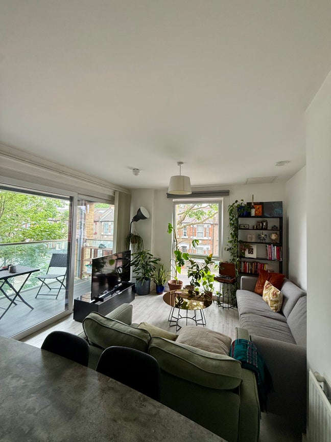 Ensuite double room - 2 mins from tube! Main Photo