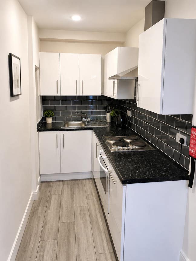 Studio Separate Kitchen all bills and C Tax Includ Main Photo