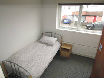Recently Renovated Room Available – Bills Included Main Photo