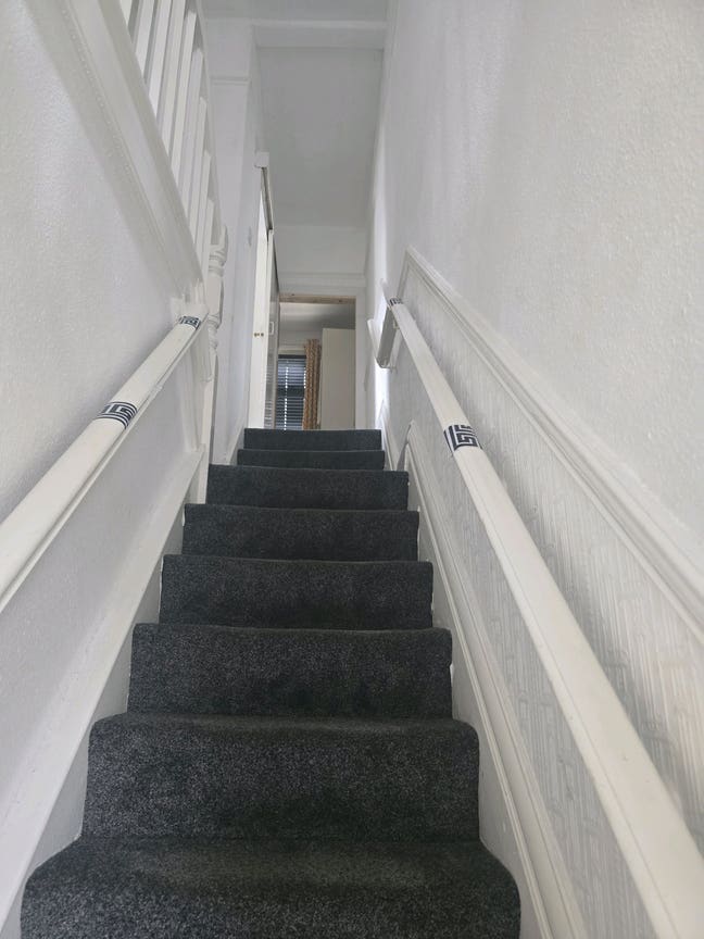2 bedroom apartment in a good location. Main Photo