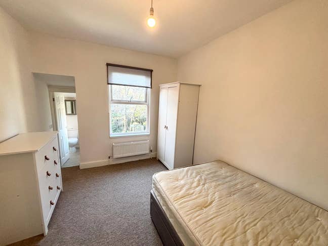 Ensuite Double Room - Eastland Road Main Photo