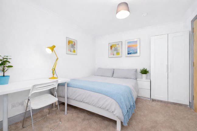 Double room, exclusive use Shower Room & WC Main Photo