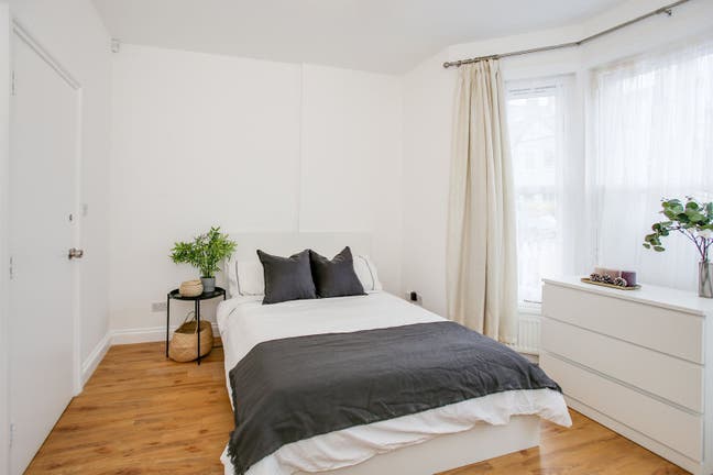 Bright doube room/ Friendly housemates Main Photo