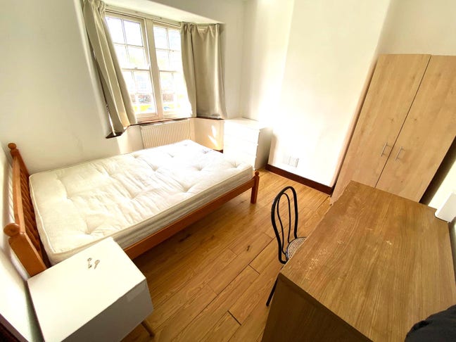 W3: Rooms All Bills Included. -House with Garden Main Photo