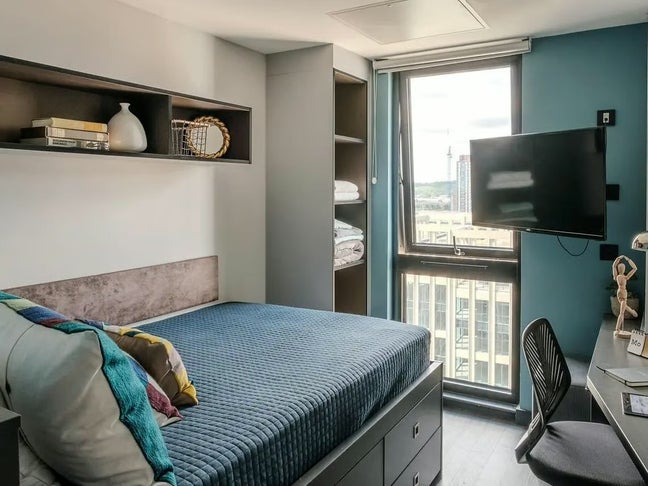 En Suite Double Bedroom Premium 2 Bed Apartment Main Photo