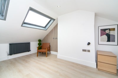 Ensuite Kitchinette all bills included top floor Main Photo
