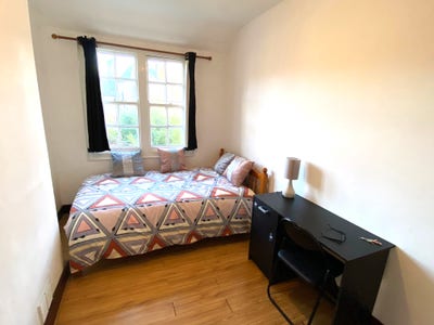 W3: Room Available Now - House with Garden Main Photo