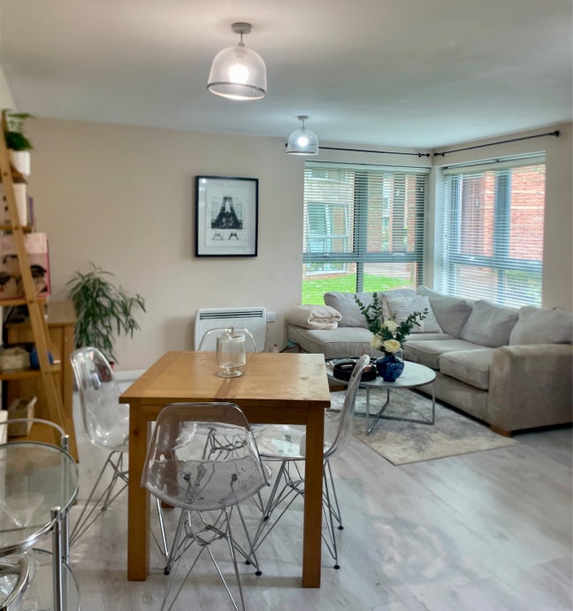 Riverside, luxury 2 bed apartment.  Main Photo