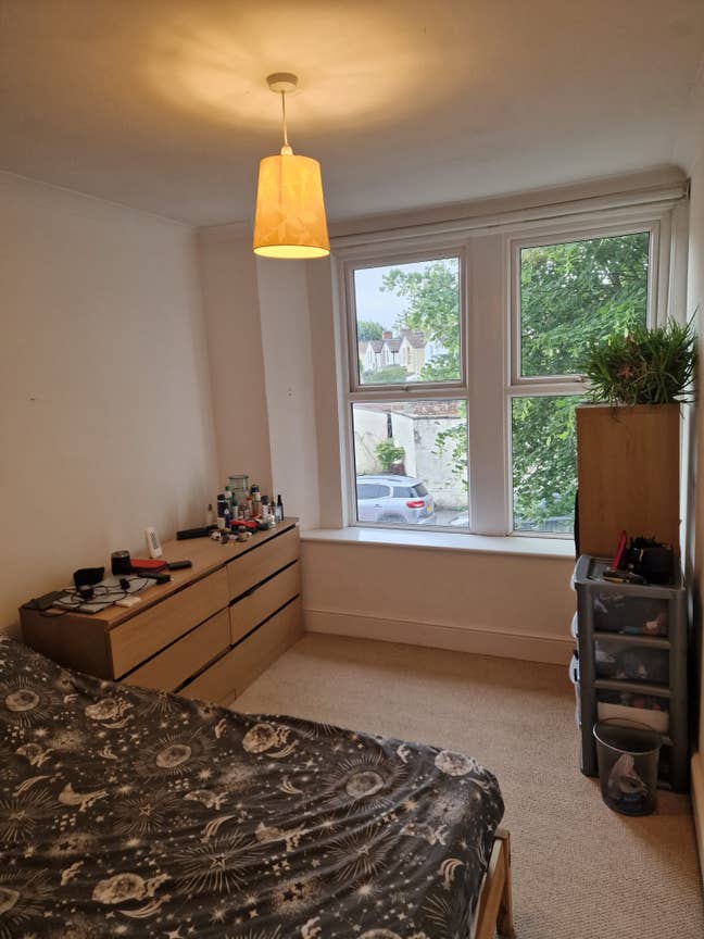 Large room available with lots more space! Main Photo