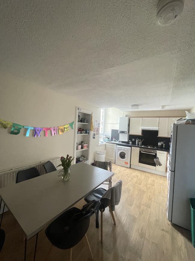 Room available- Tenancy takeover Main Photo
