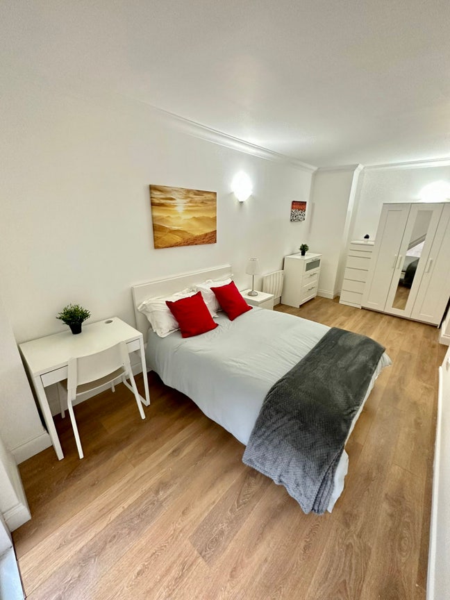 Double room in Crossharbour Main Photo
