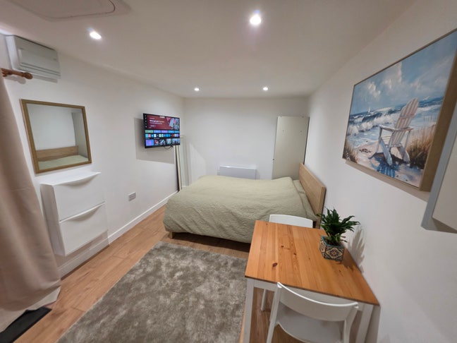 Modern Private Studio Apartment – Whitehouse Main Photo