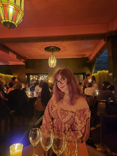​Hi!   I'm Toska, I'm 24, and I'm moving ... Main Photo