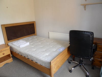 Entire 2 bed flat available just 5mins walk to UEA Main Photo