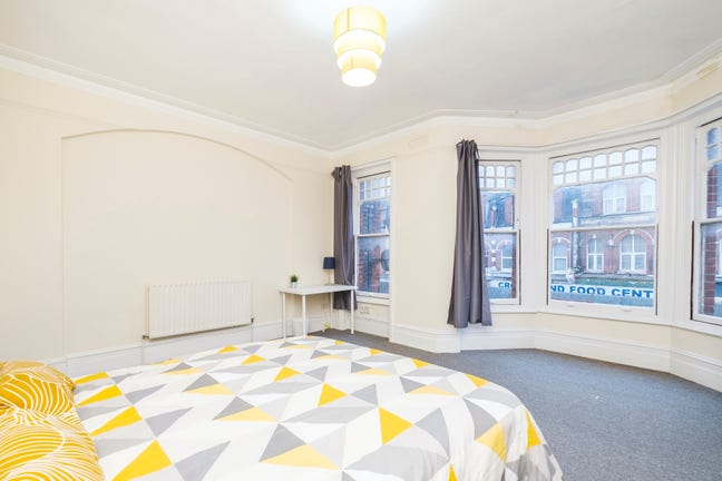 Spacious Room in Crouch End | Couples Welcome Main Photo