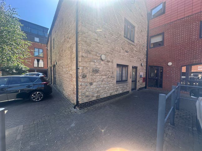 Central Oxford Spacious Two-Bedroom Flat Main Photo
