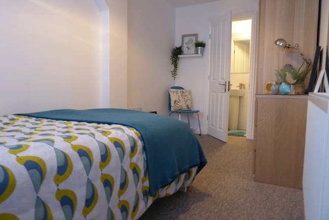 Perfect En Suite room. Nr L&D Hospital Main Photo