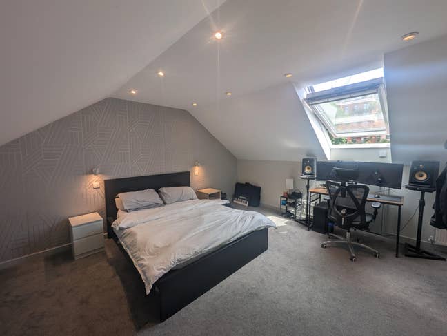 Double Room | Parking | Conservatory | Garden Main Photo