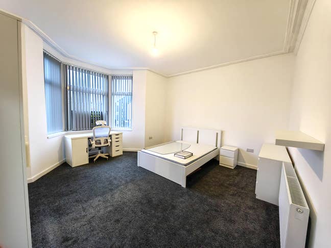 Huge Double Bedrooms in Fully Renovated House Main Photo