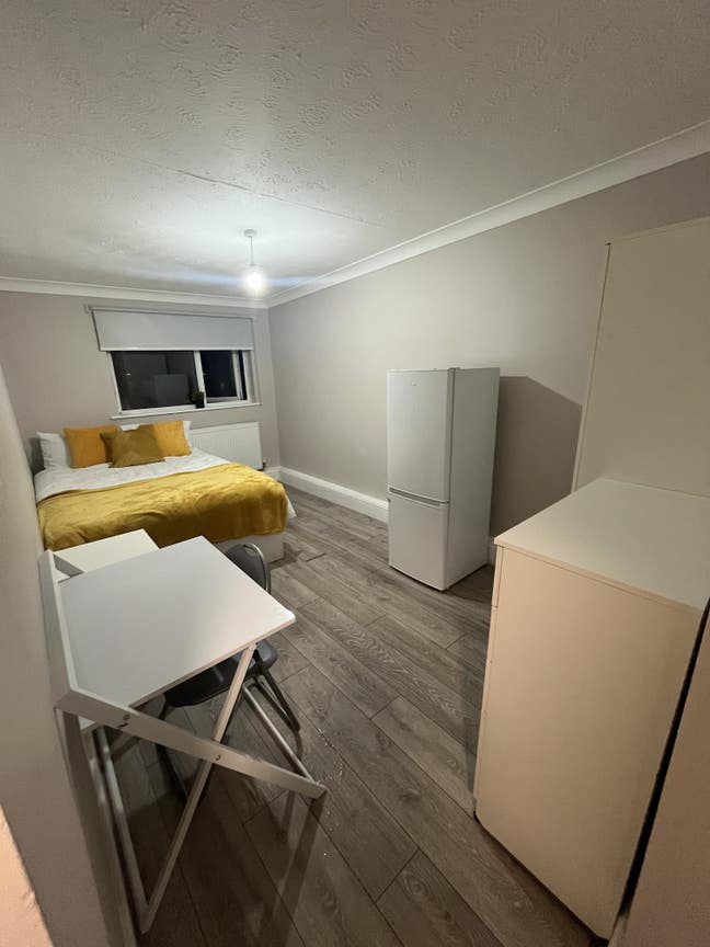 Large Double Rooms available Now - Not to be mssed Main Photo