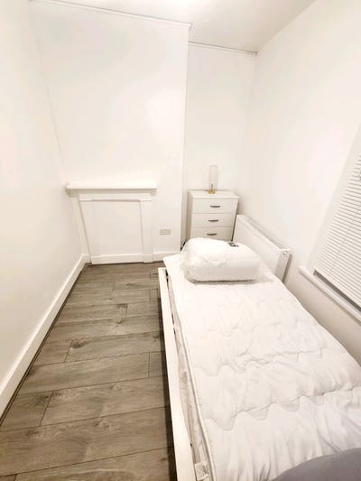No deposit - Spacious Rooms Available in  DA12 2QL Main Photo